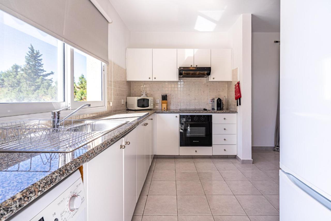Summer Breeze Holiday Apartment With Pool Pafos Dış mekan fotoğraf
