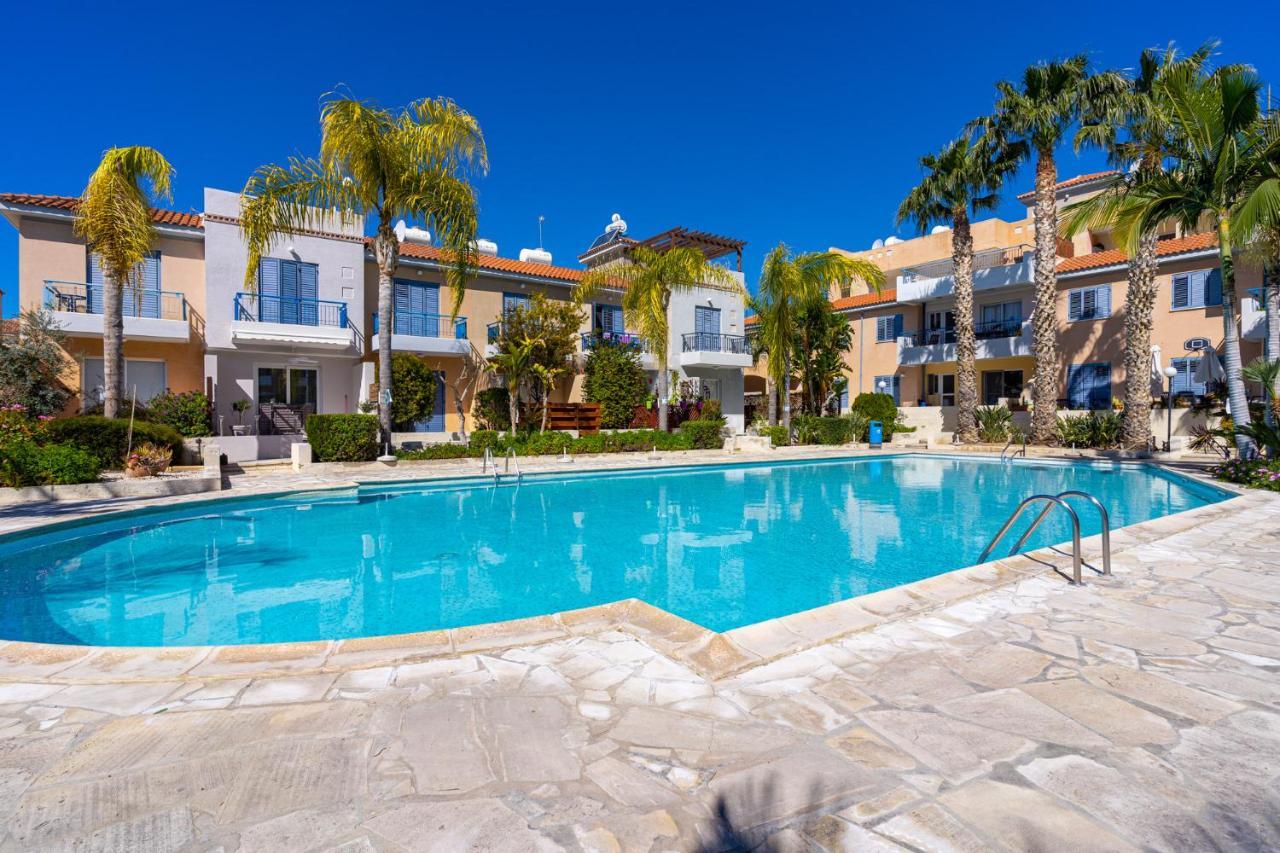 Summer Breeze Holiday Apartment With Pool Pafos Dış mekan fotoğraf