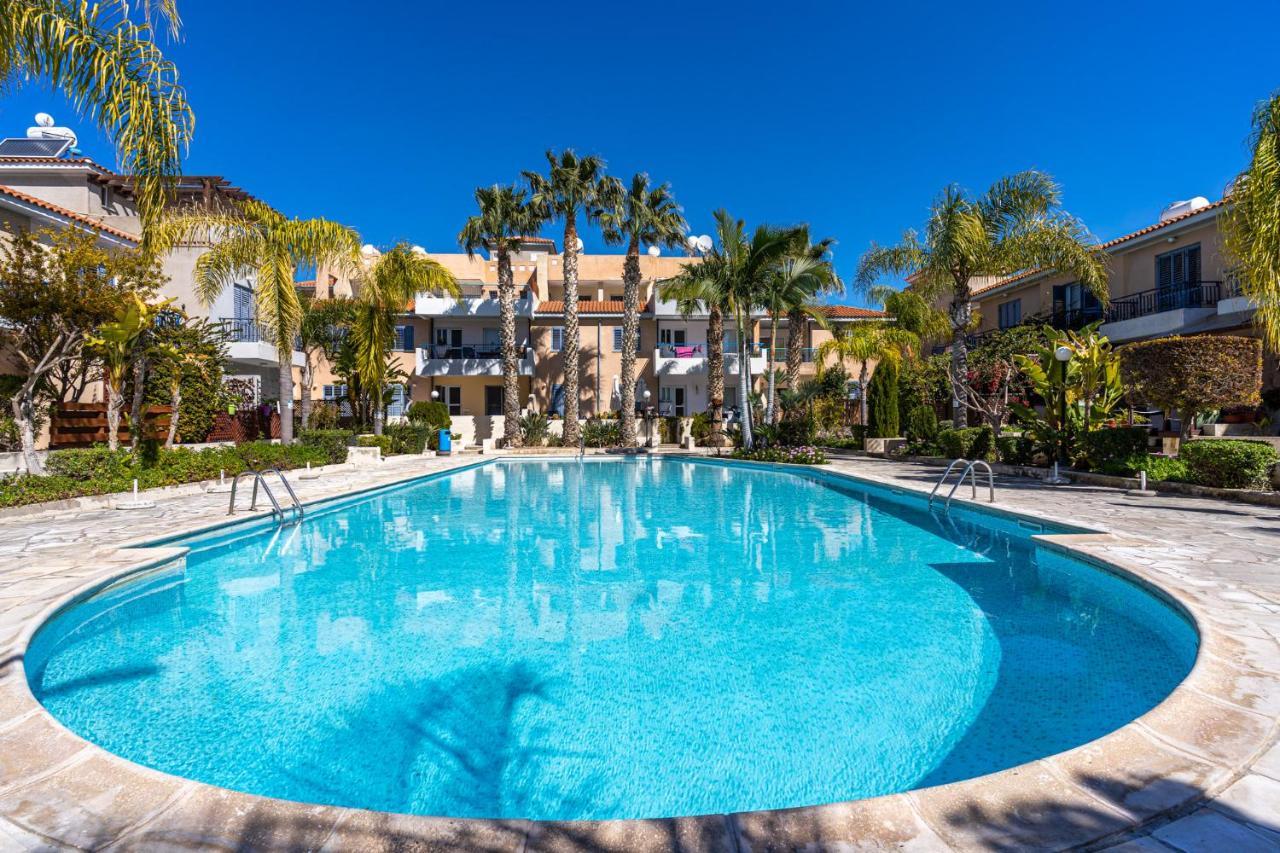 Summer Breeze Holiday Apartment With Pool Pafos Dış mekan fotoğraf